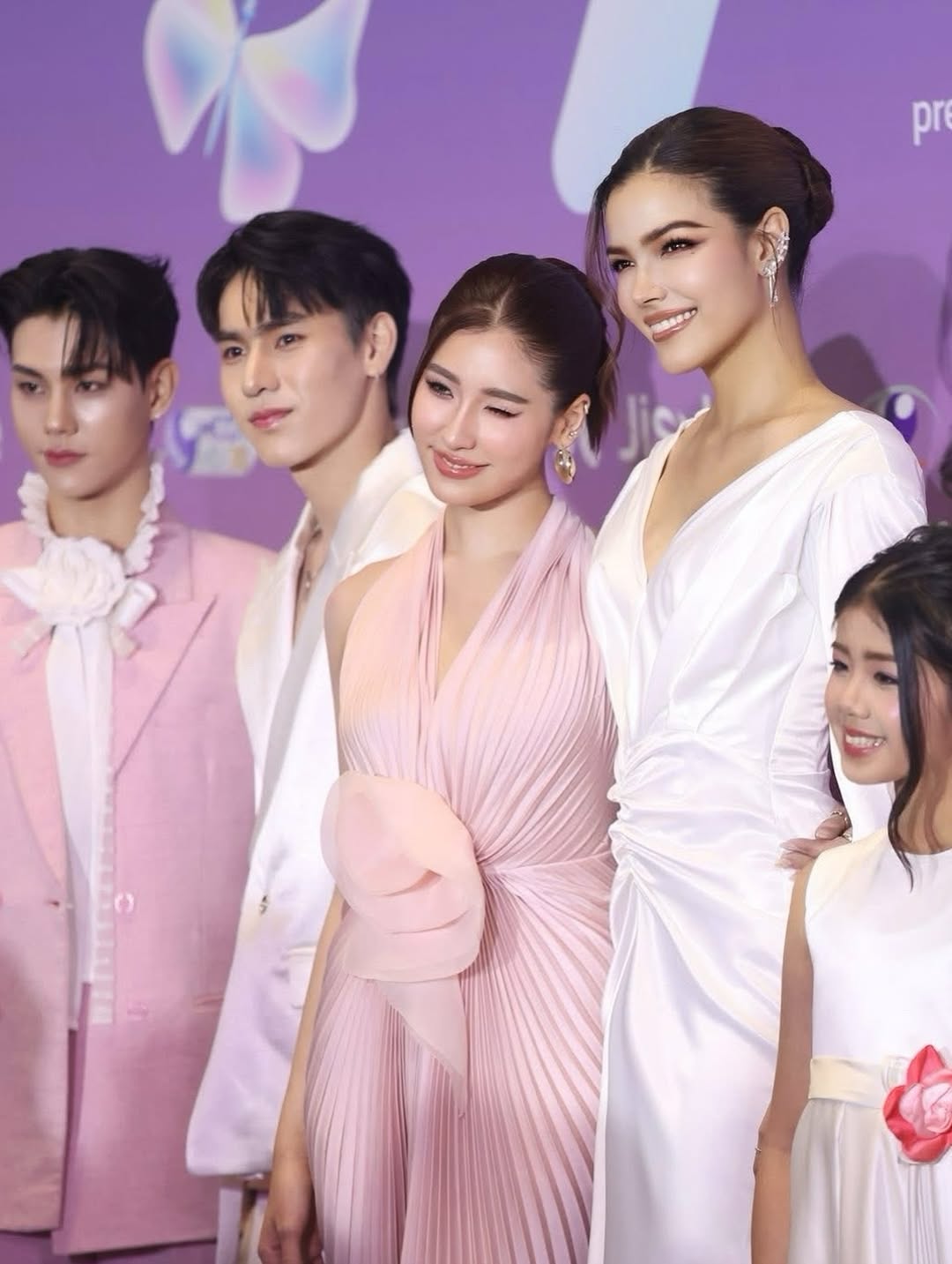 ฟ้าใส - ปวีณสุดา ดรูอิ้น