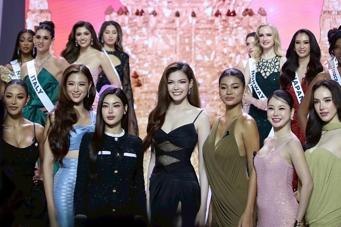 ฟ้าใส - ปวีณสุดา ดรูอิ้น