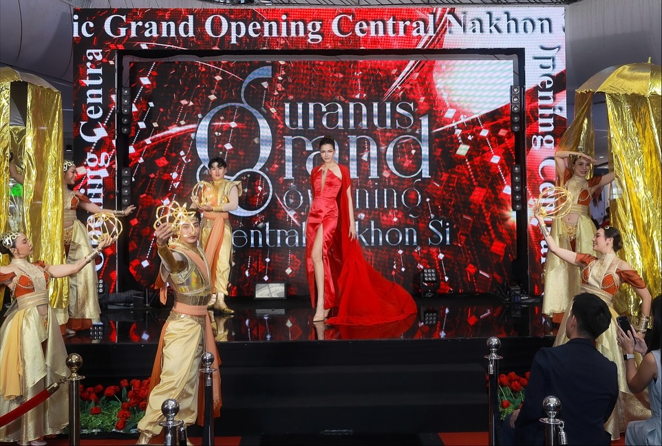 ฟ้าใส - ปวีณสุดา ดรูอิ้น