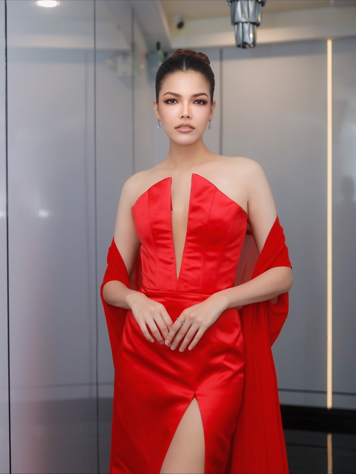 ฟ้าใส - ปวีณสุดา ดรูอิ้น