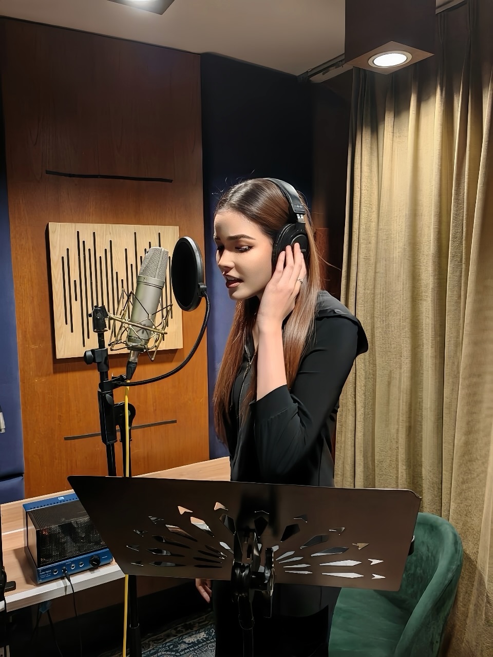 ฟ้าใส - ปวีณสุดา ดรูอิ้น