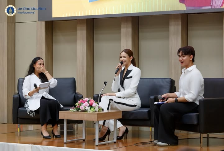 ฟ้าใส - ปวีณสุดา ดรูอิ้น