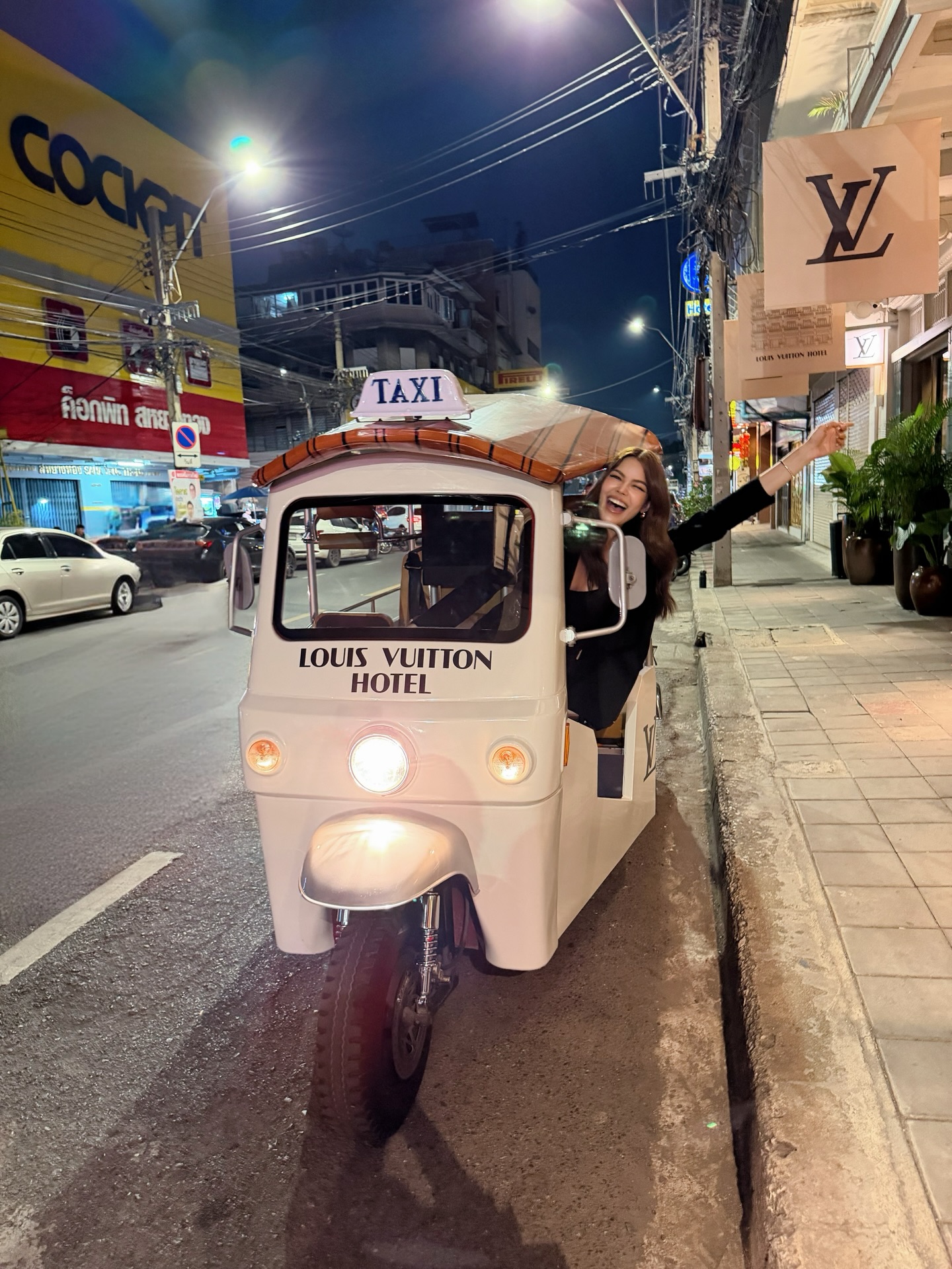 ฟ้าใส - ปวีณสุดา ดรูอิ้น