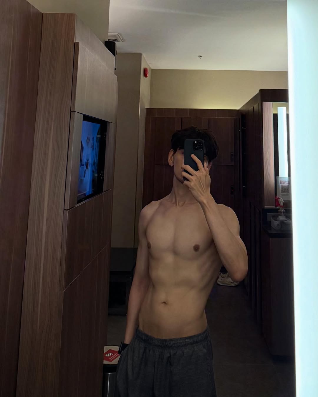 ไมค์ - ชินรัฐ สิริพงษ์ชวลิต
