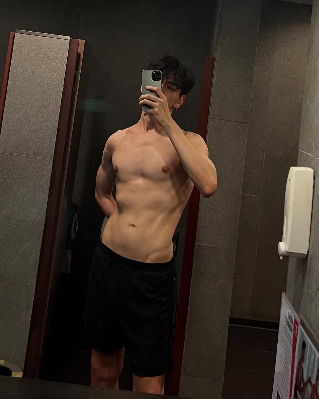 ไมค์ - ชินรัฐ สิริพงษ์ชวลิต