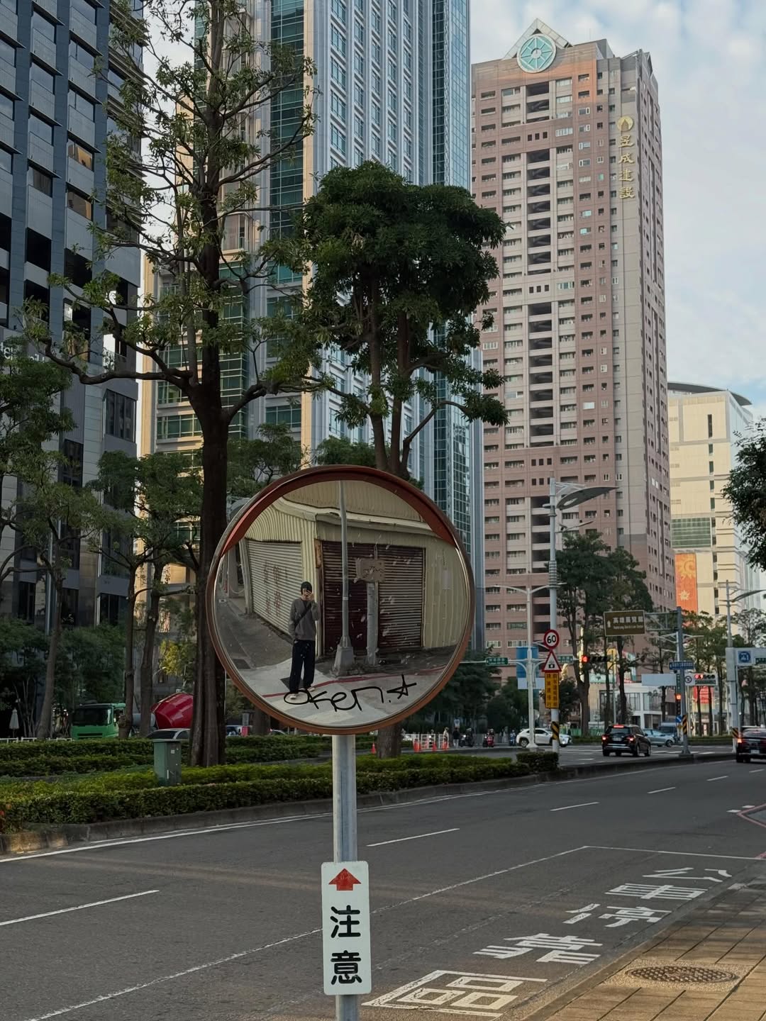 ไมค์ - ชินรัฐ สิริพงษ์ชวลิต