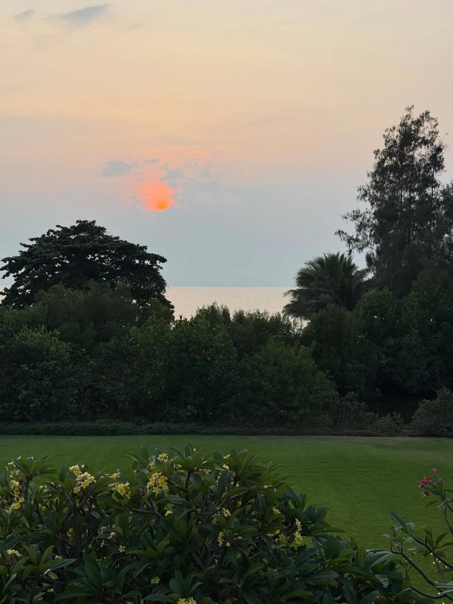 ไมค์ - ชินรัฐ สิริพงษ์ชวลิต