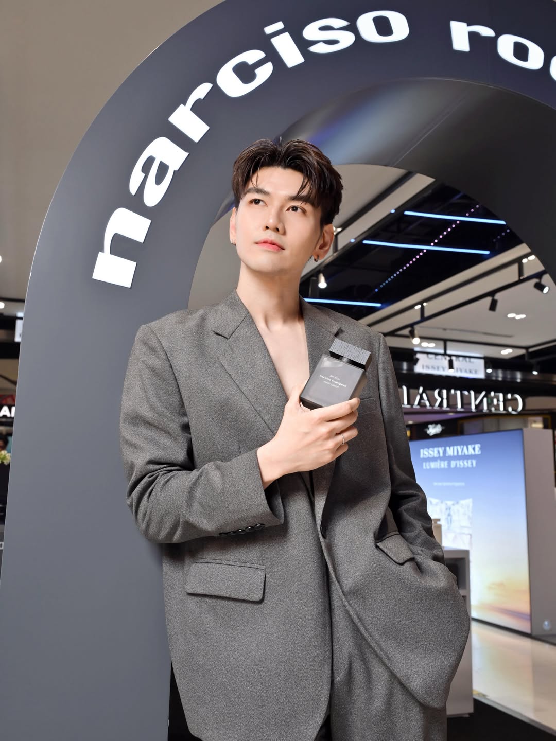 ไมค์ - ชินรัฐ สิริพงษ์ชวลิต