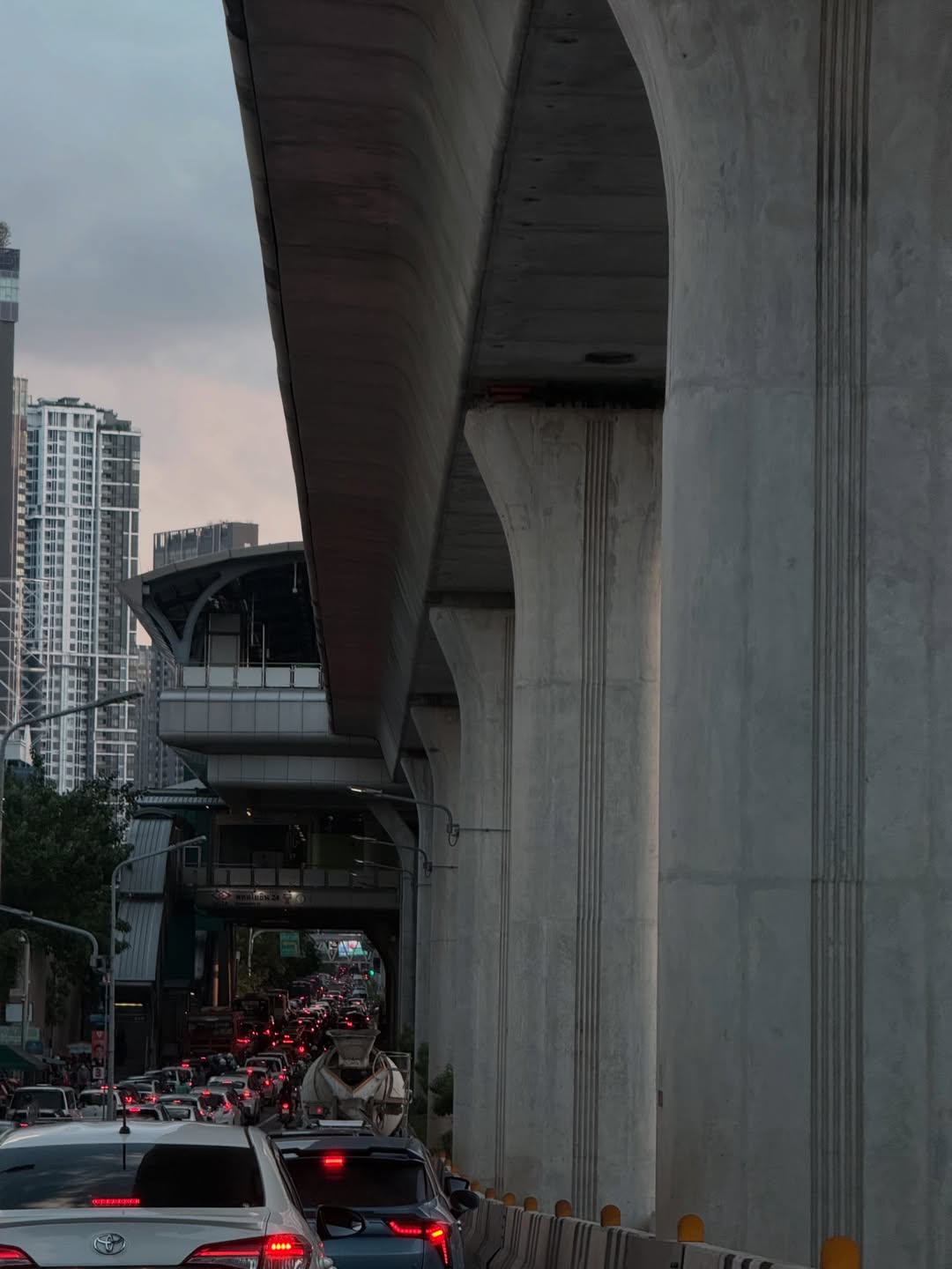 ไมค์ - ชินรัฐ สิริพงษ์ชวลิต