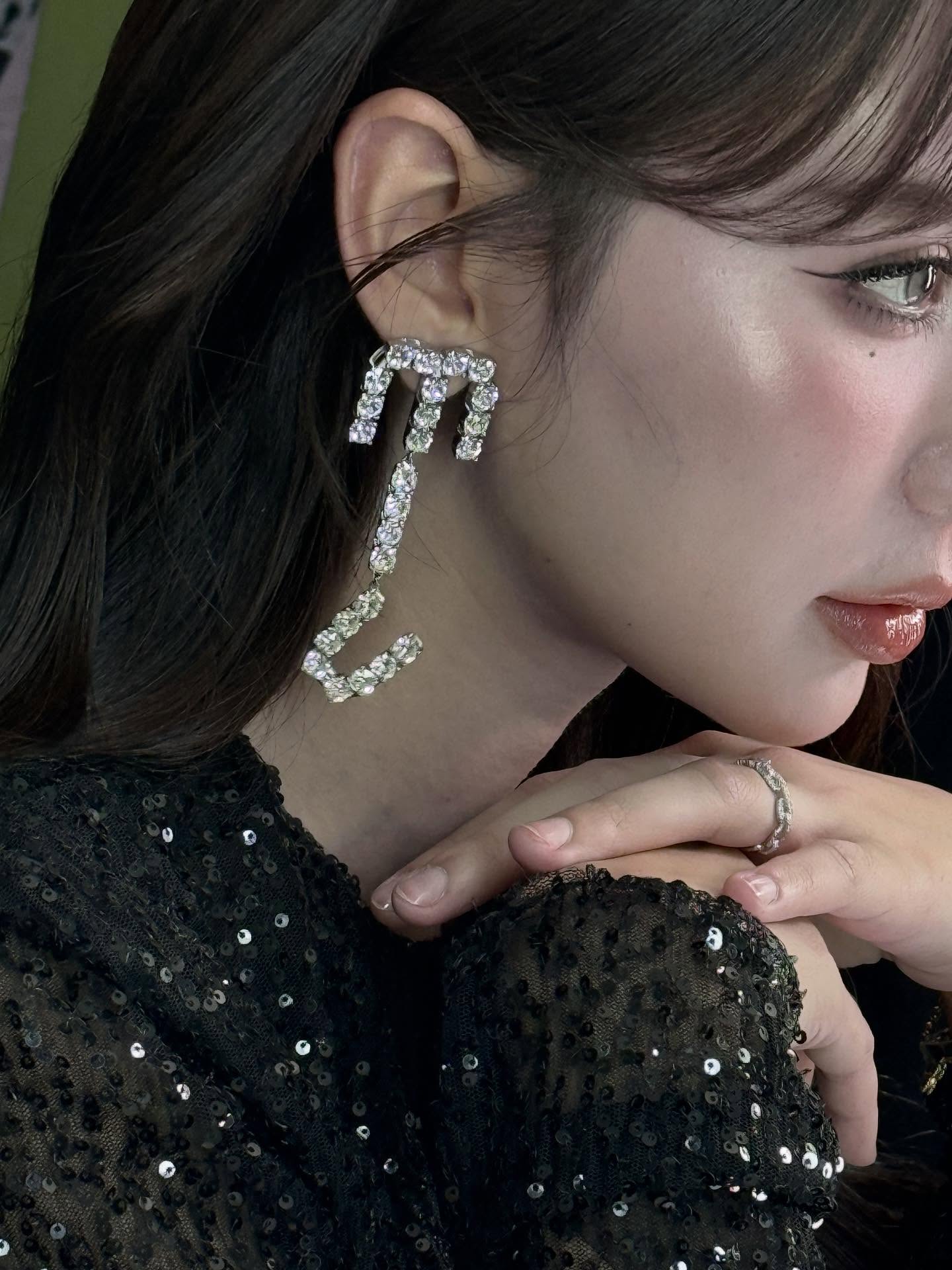 ญดา - นริลญา กุลมงคลเพชร