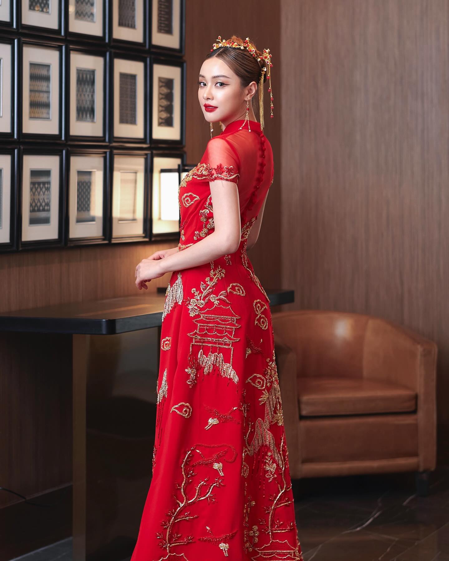 อุ้ม - อิษยา ฮอสุวรรณ