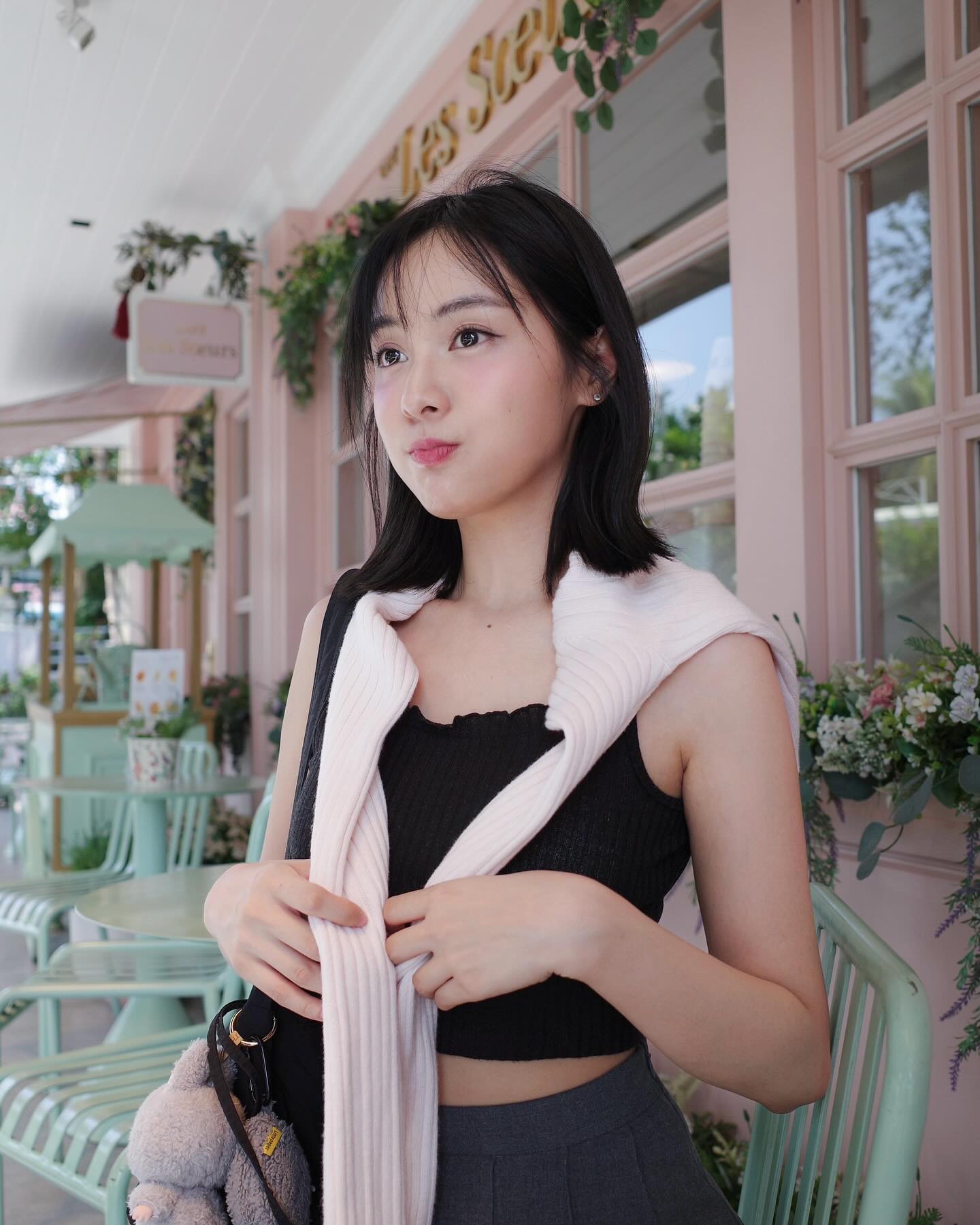 อุ้ม - อิษยา ฮอสุวรรณ