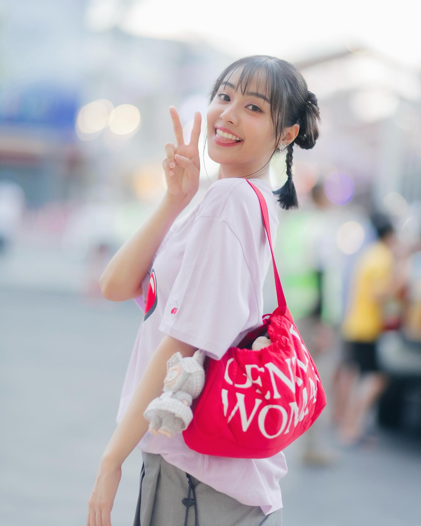 อุ้ม - อิษยา ฮอสุวรรณ