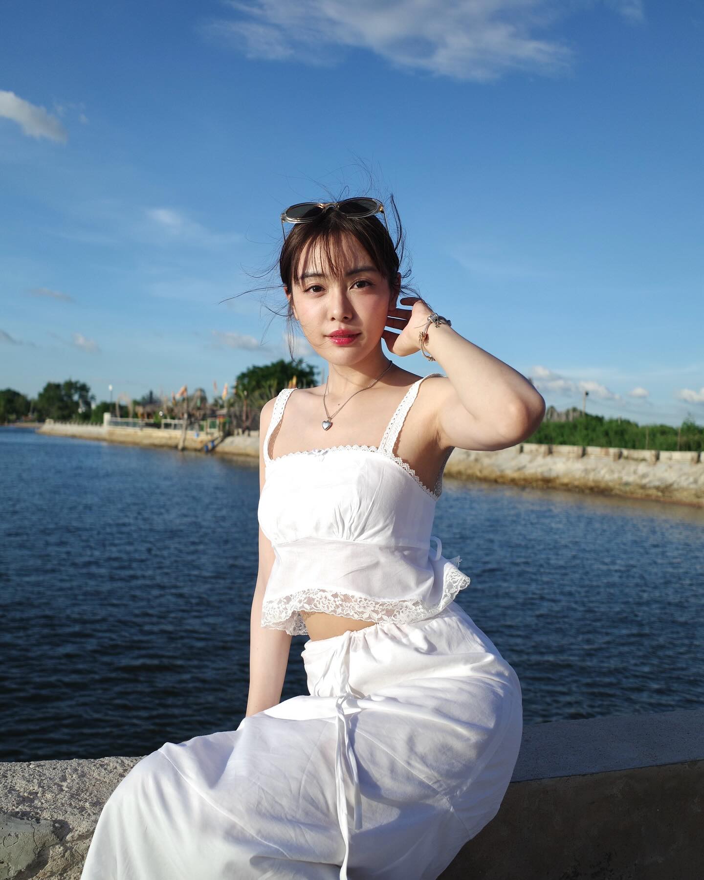 อุ้ม - อิษยา ฮอสุวรรณ