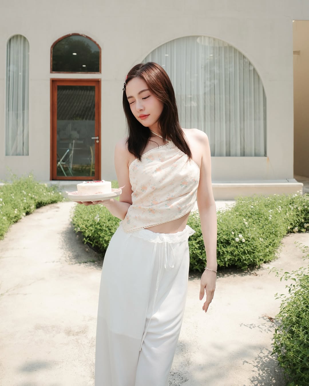อุ้ม - อิษยา ฮอสุวรรณ