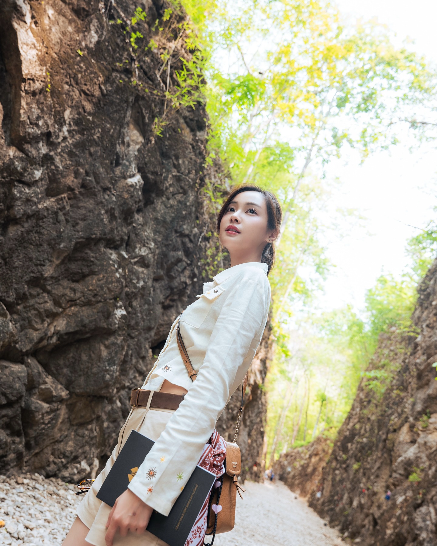 อุ้ม - อิษยา ฮอสุวรรณ
