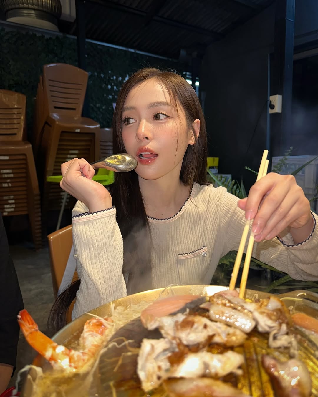 อุ้ม - อิษยา ฮอสุวรรณ