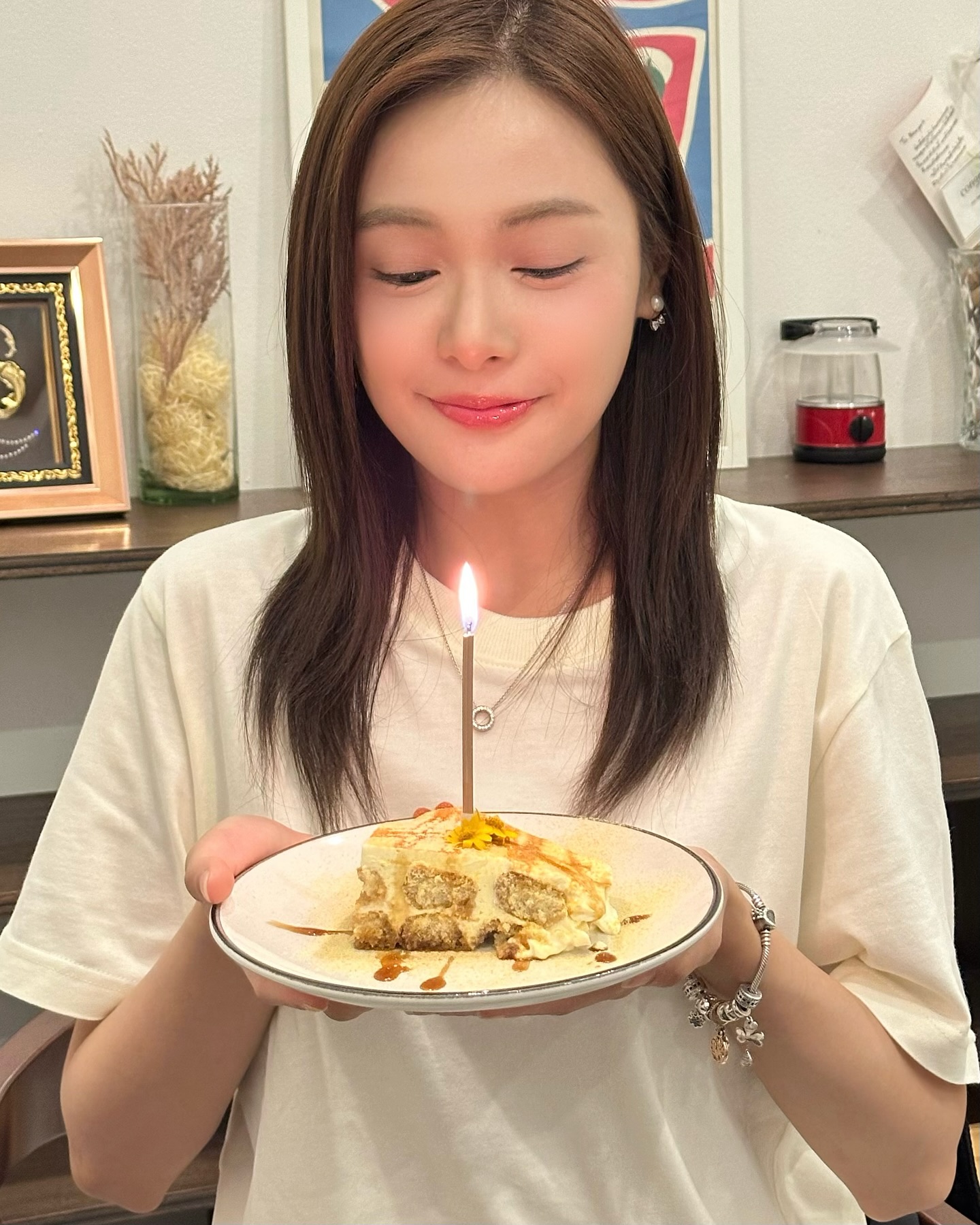 อุ้ม - อิษยา ฮอสุวรรณ