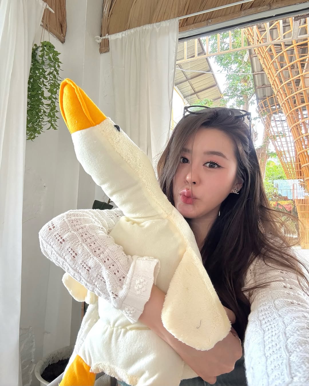 อุ้ม - อิษยา ฮอสุวรรณ