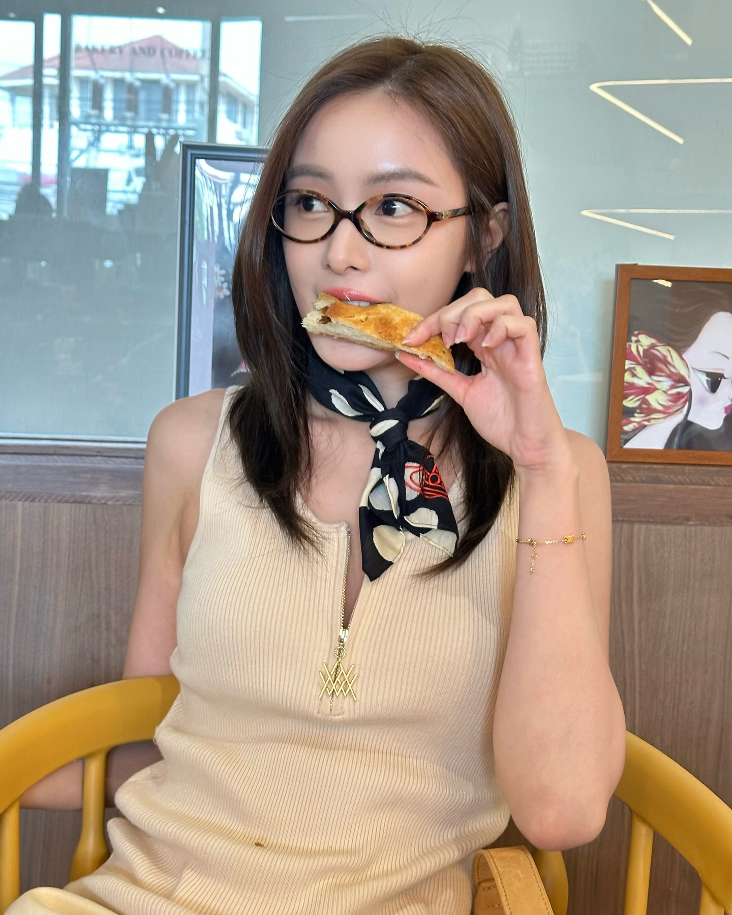 อุ้ม - อิษยา ฮอสุวรรณ