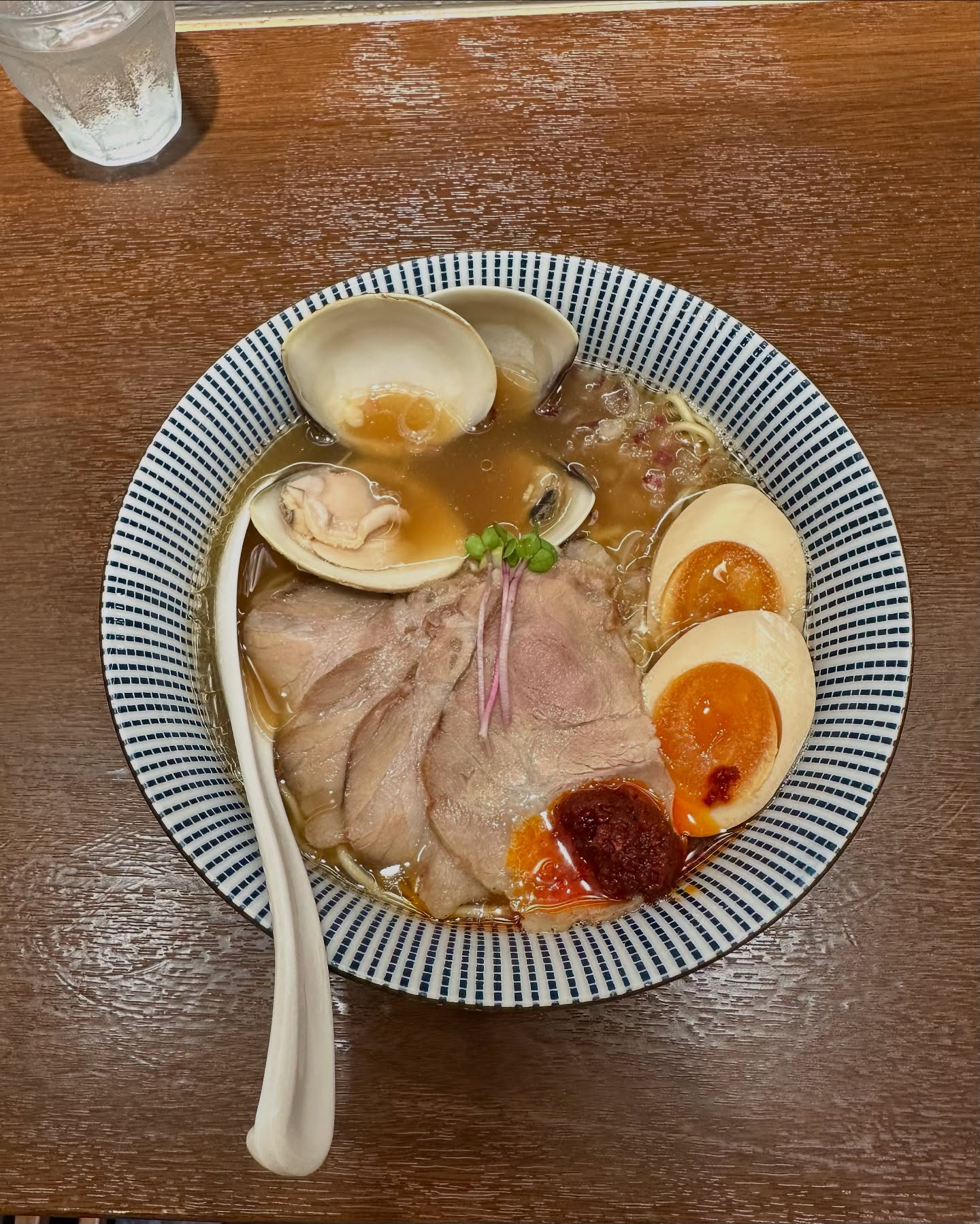 อุ้ม - อิษยา ฮอสุวรรณ