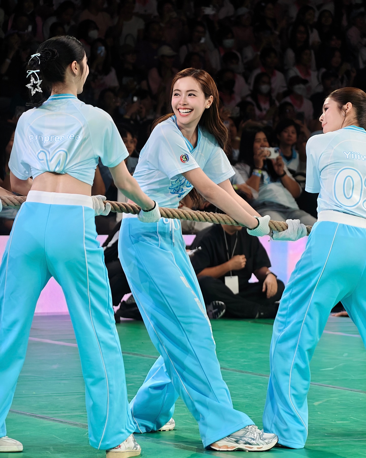 อุ้ม - อิษยา ฮอสุวรรณ