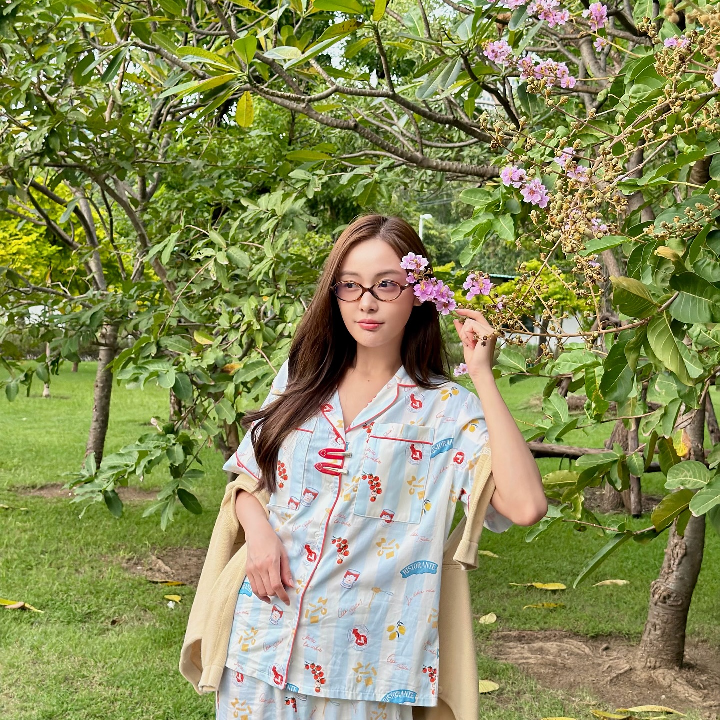 อุ้ม - อิษยา ฮอสุวรรณ