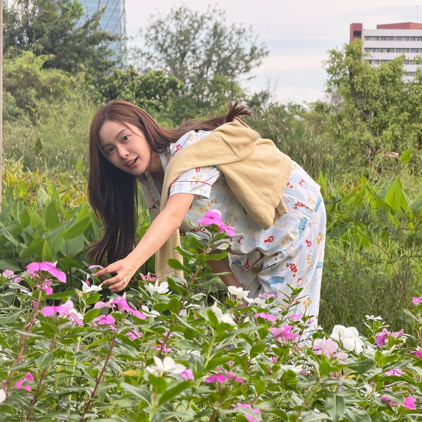 อุ้ม - อิษยา ฮอสุวรรณ