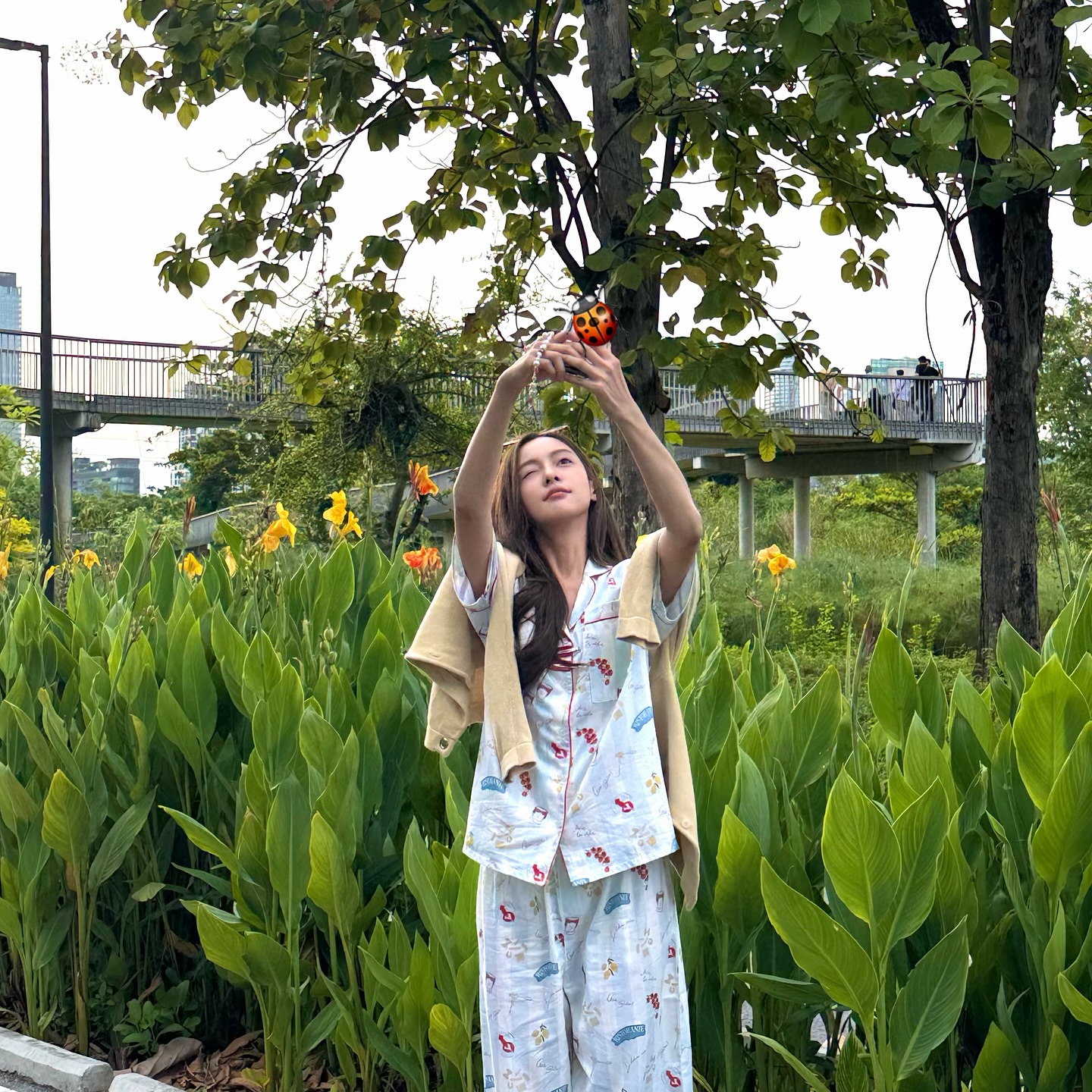 อุ้ม - อิษยา ฮอสุวรรณ