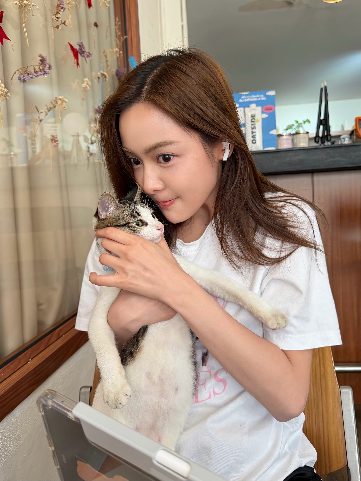 อุ้ม - อิษยา ฮอสุวรรณ