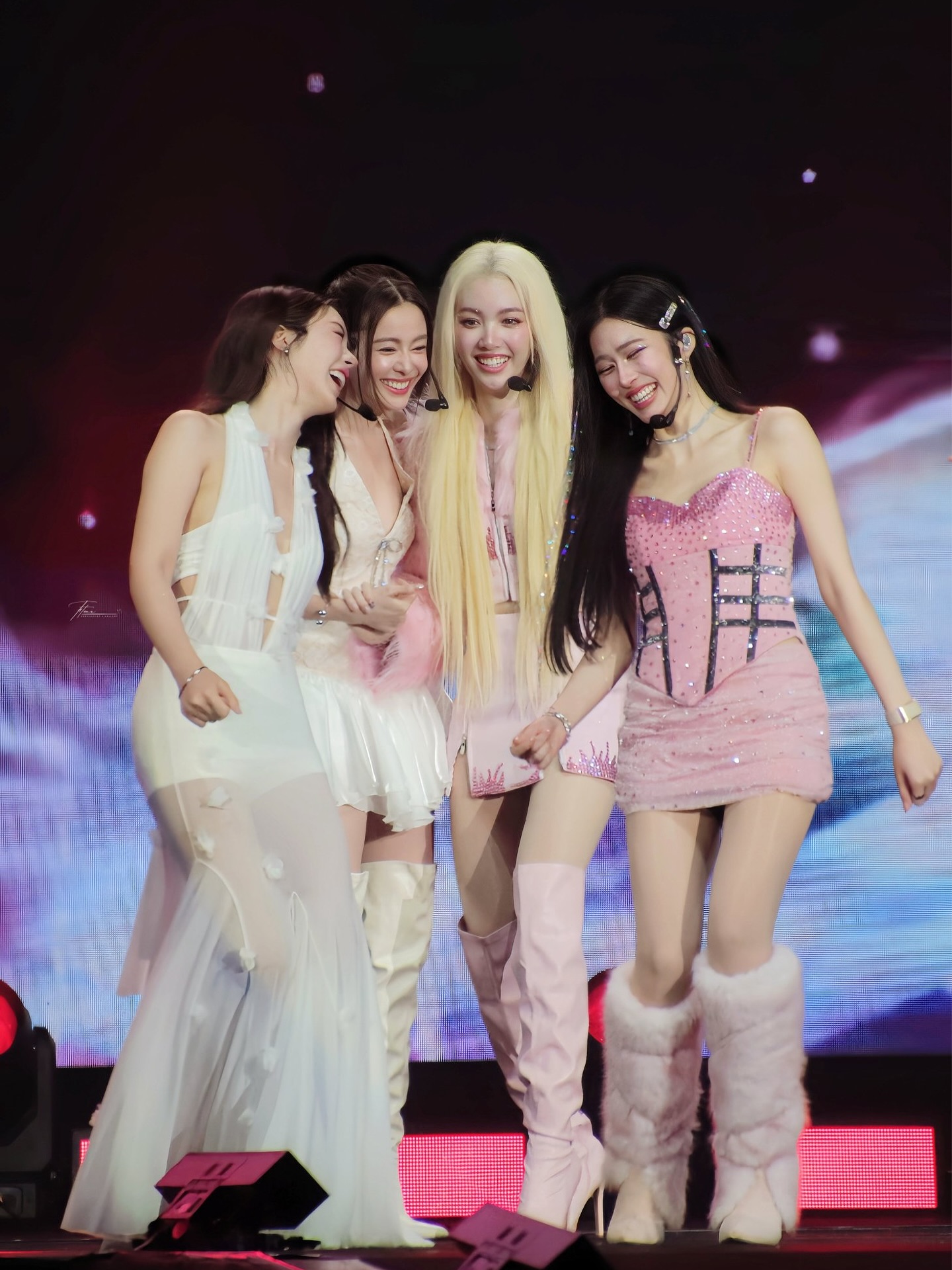 อุ้ม - อิษยา ฮอสุวรรณ