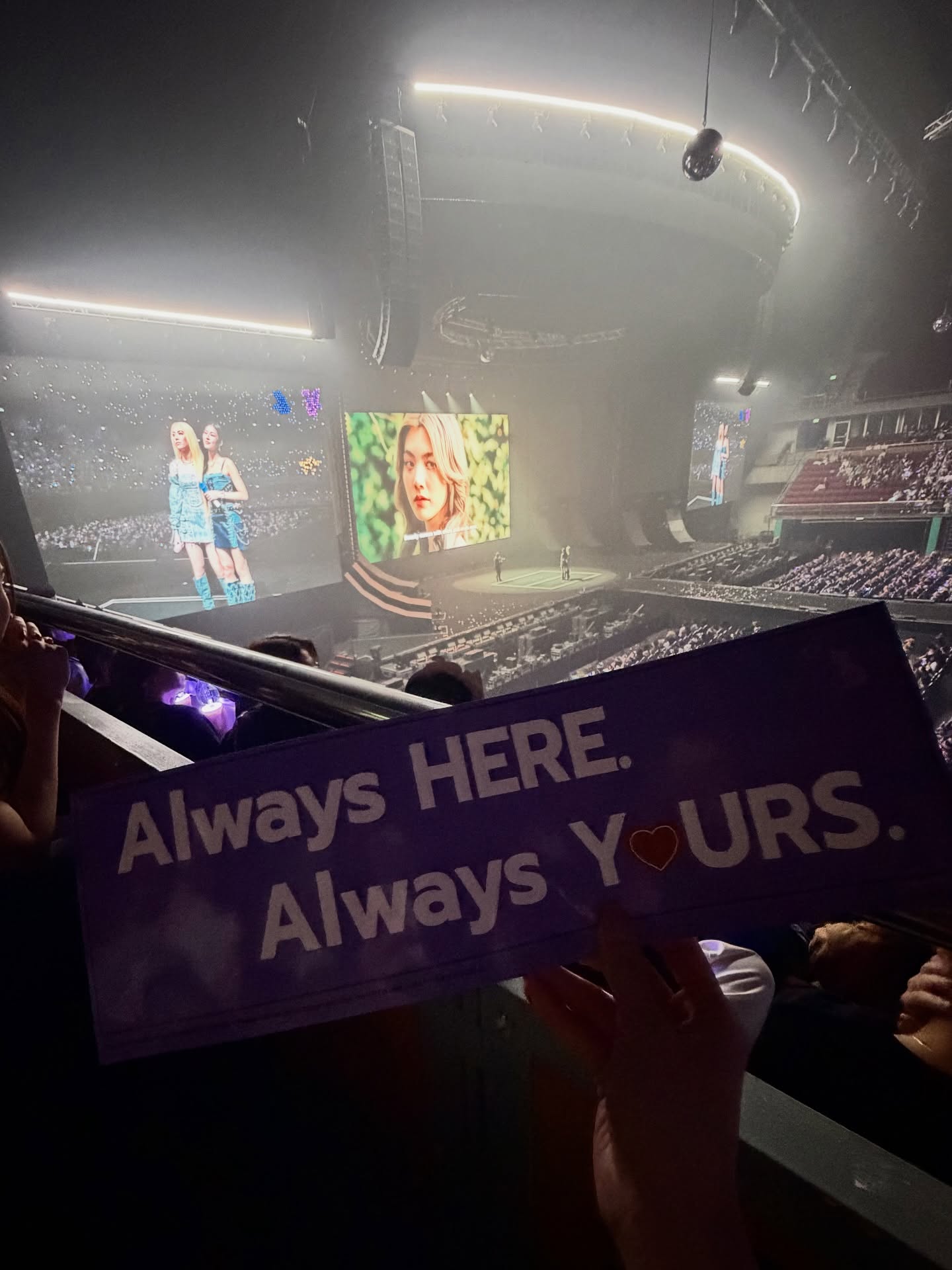 อุ้ม - อิษยา ฮอสุวรรณ