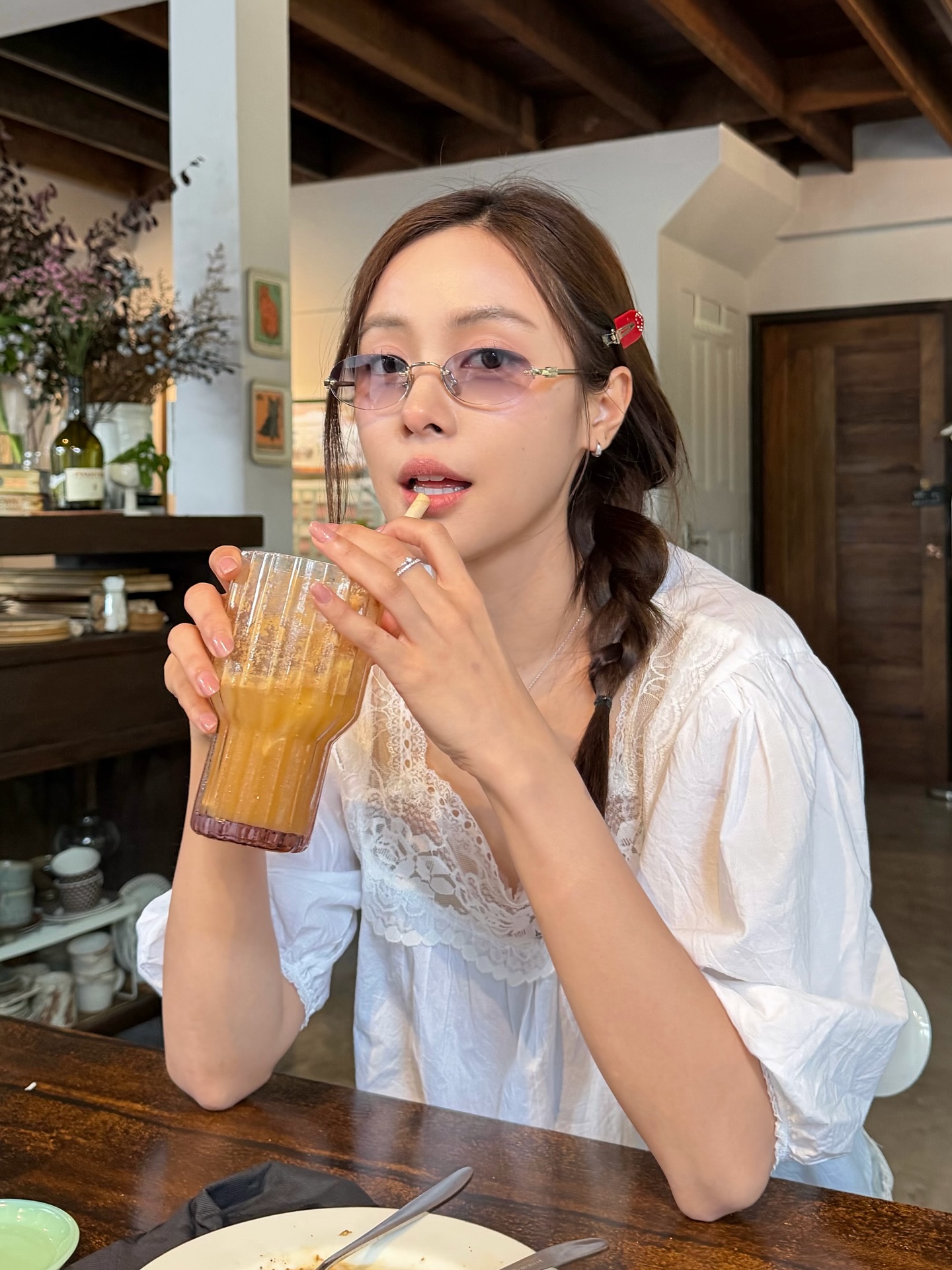 อุ้ม - อิษยา ฮอสุวรรณ