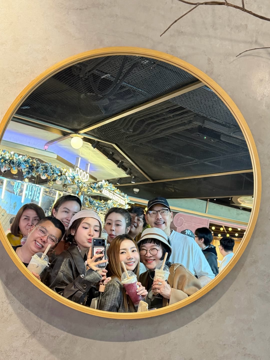 อุ้ม - อิษยา ฮอสุวรรณ