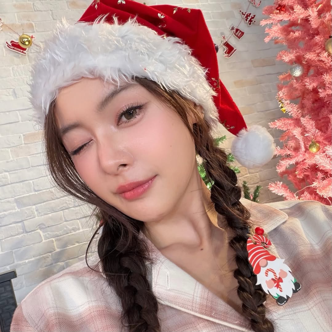 อุ้ม - อิษยา ฮอสุวรรณ