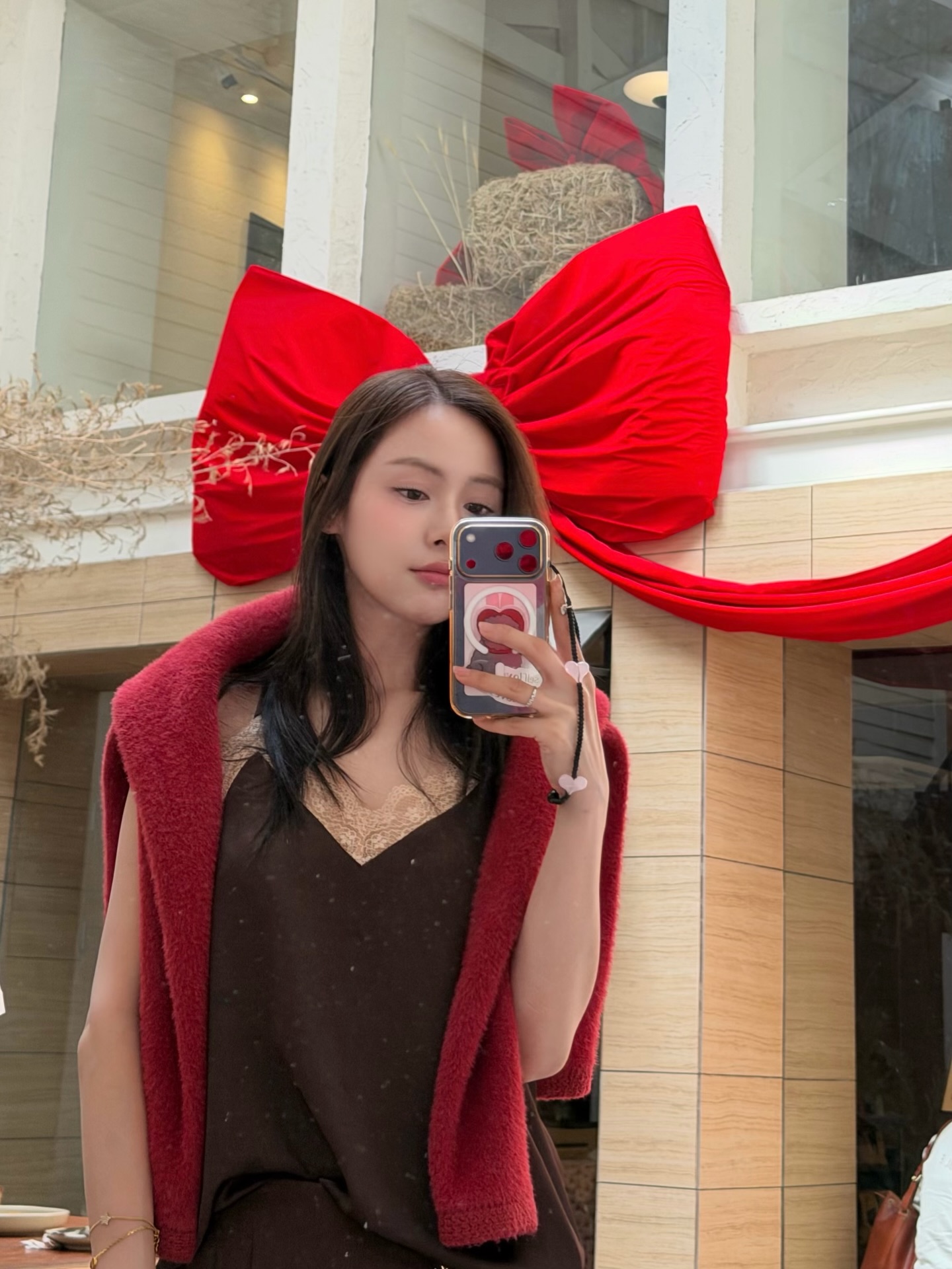 อุ้ม - อิษยา ฮอสุวรรณ