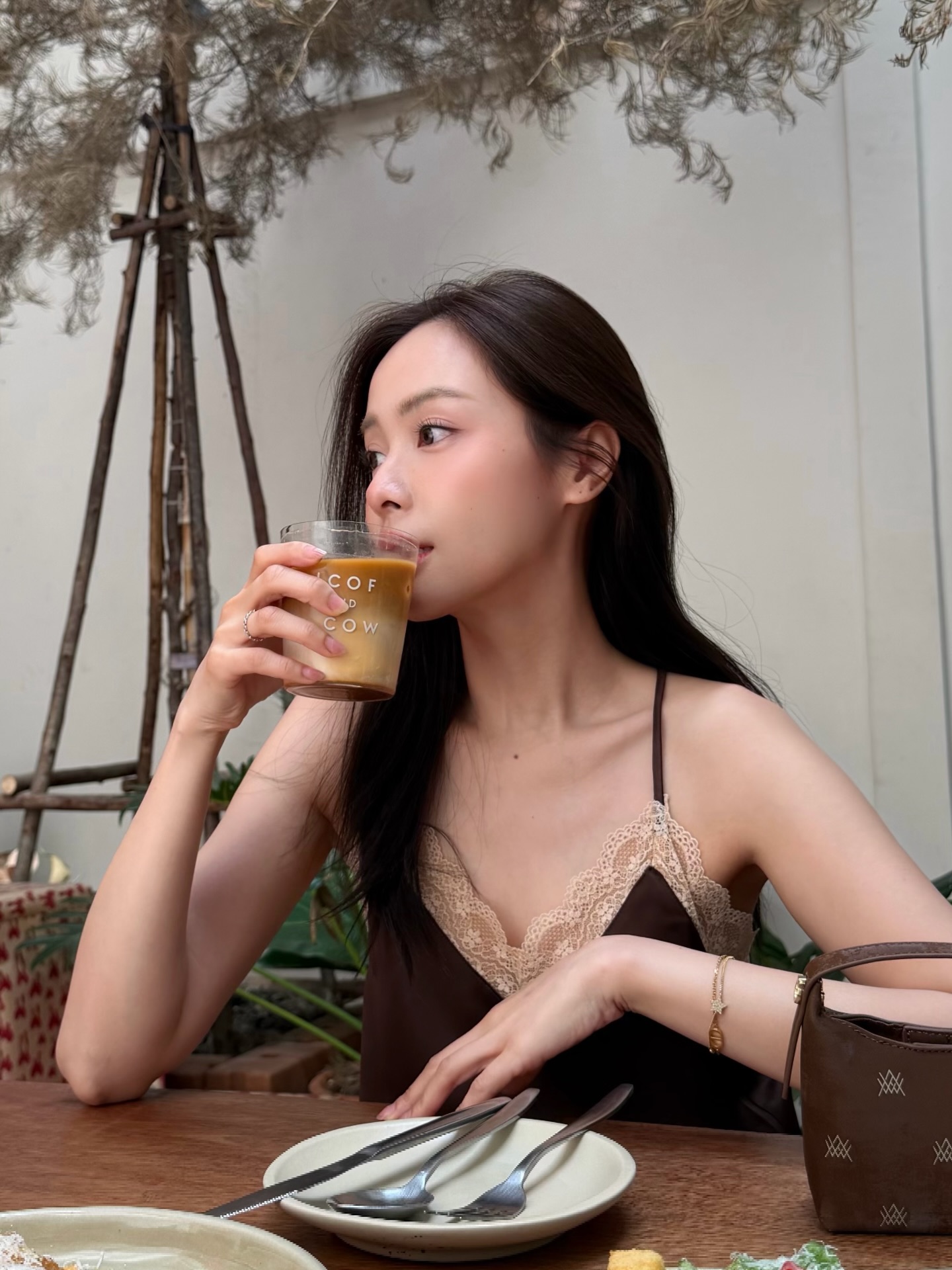 อุ้ม - อิษยา ฮอสุวรรณ