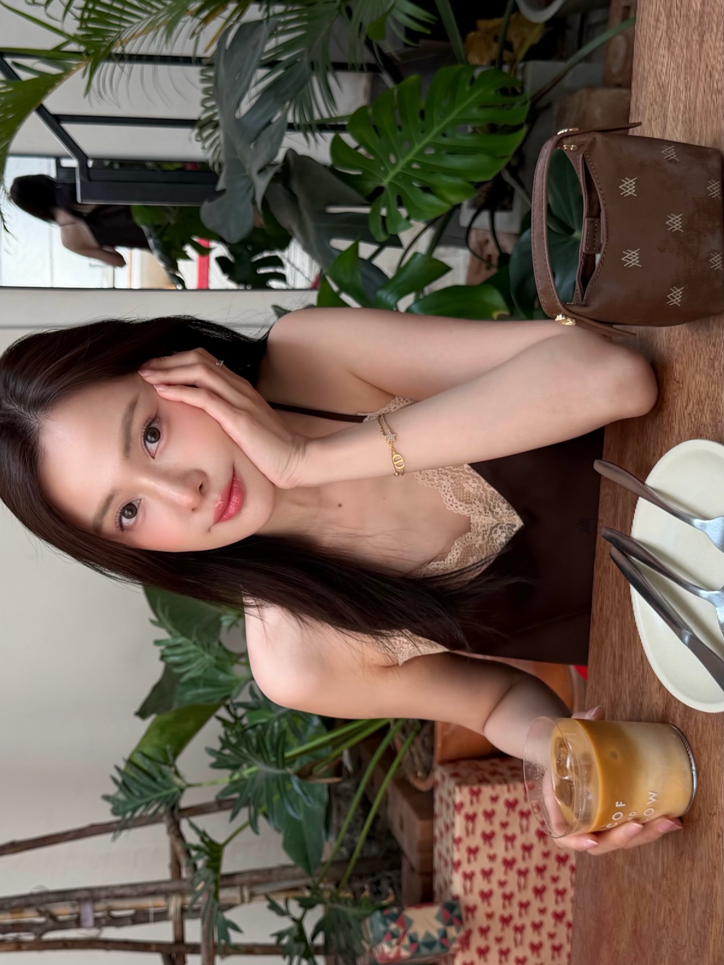 อุ้ม - อิษยา ฮอสุวรรณ