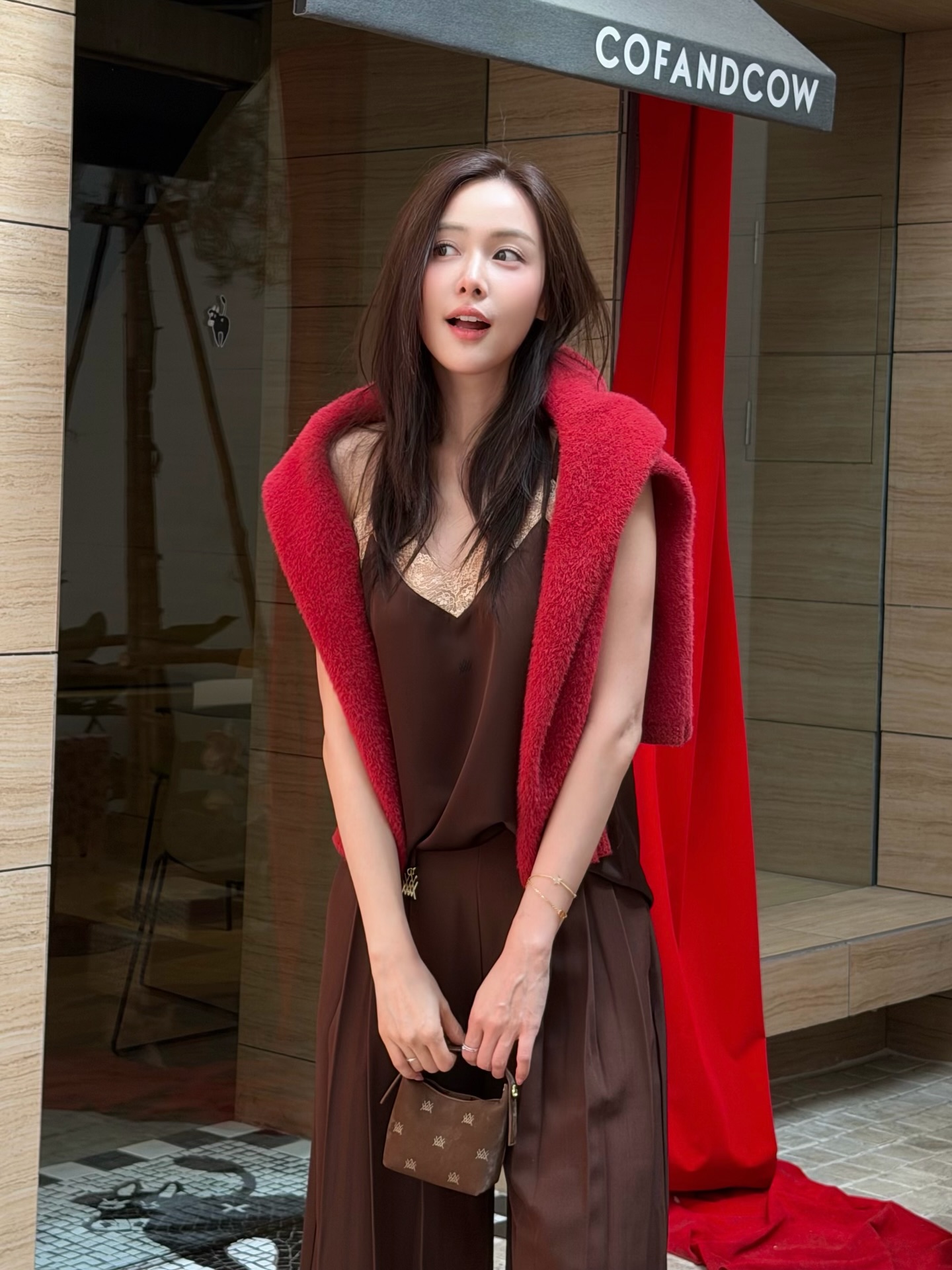 อุ้ม - อิษยา ฮอสุวรรณ