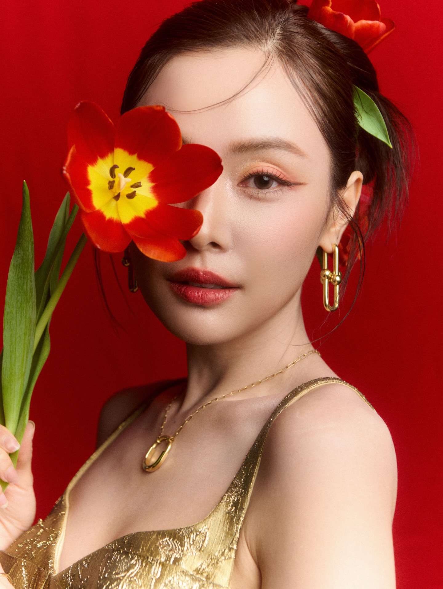 อุ้ม - อิษยา ฮอสุวรรณ