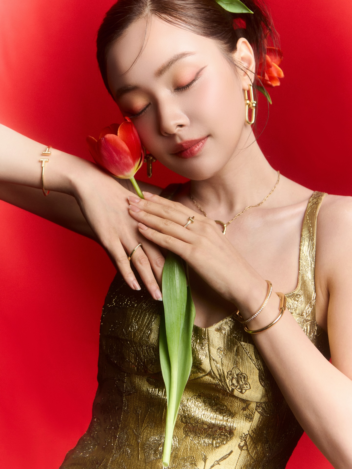 อุ้ม - อิษยา ฮอสุวรรณ