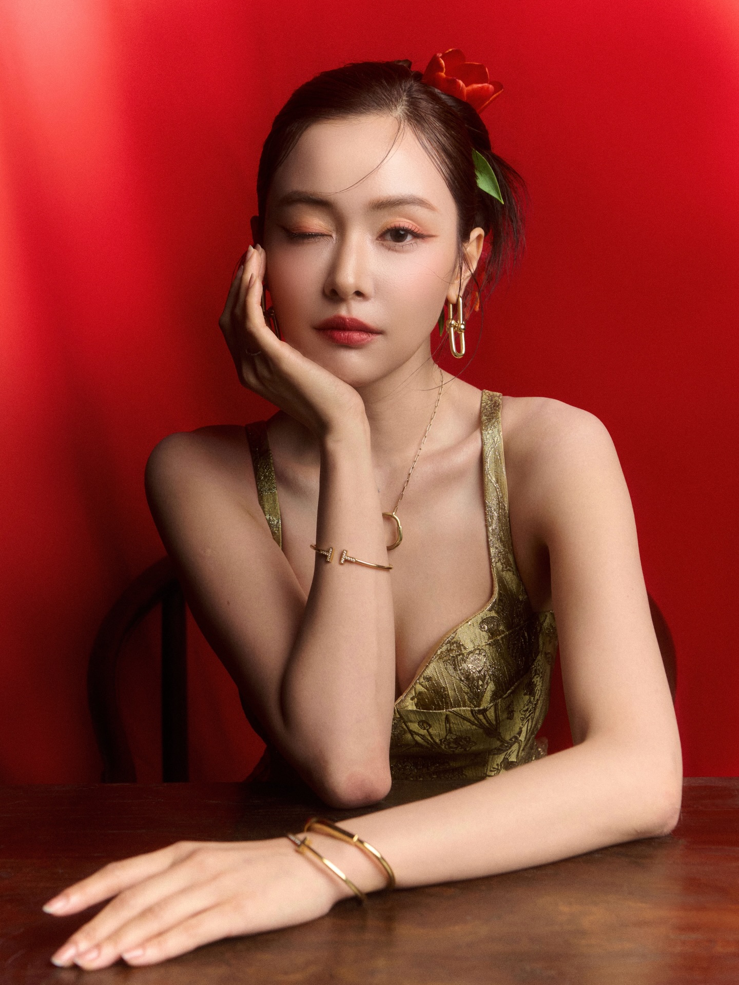 อุ้ม - อิษยา ฮอสุวรรณ