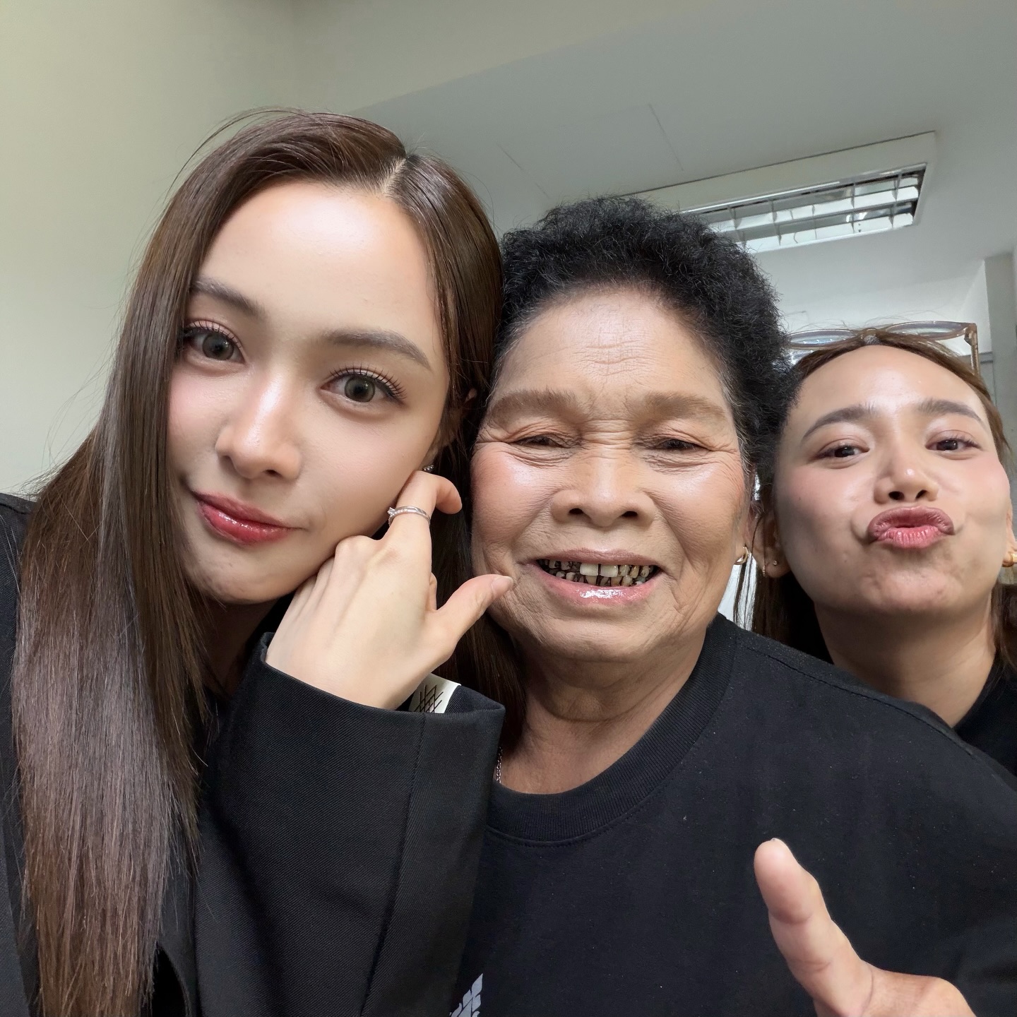 อุ้ม - อิษยา ฮอสุวรรณ