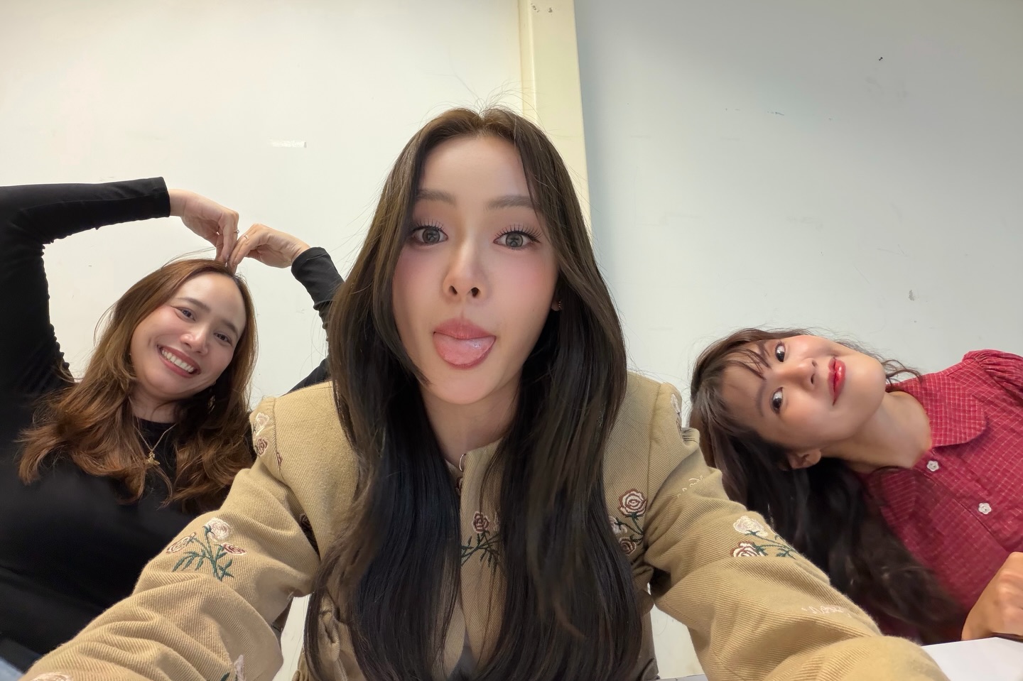 อุ้ม - อิษยา ฮอสุวรรณ