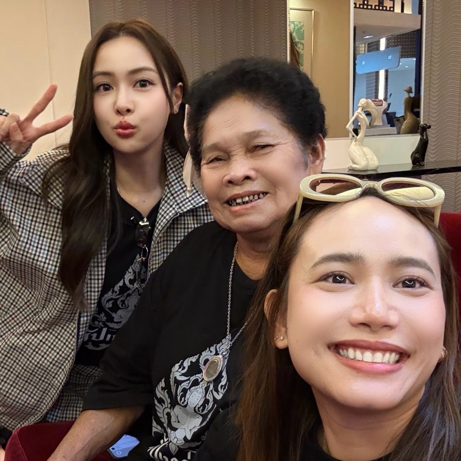 อุ้ม - อิษยา ฮอสุวรรณ