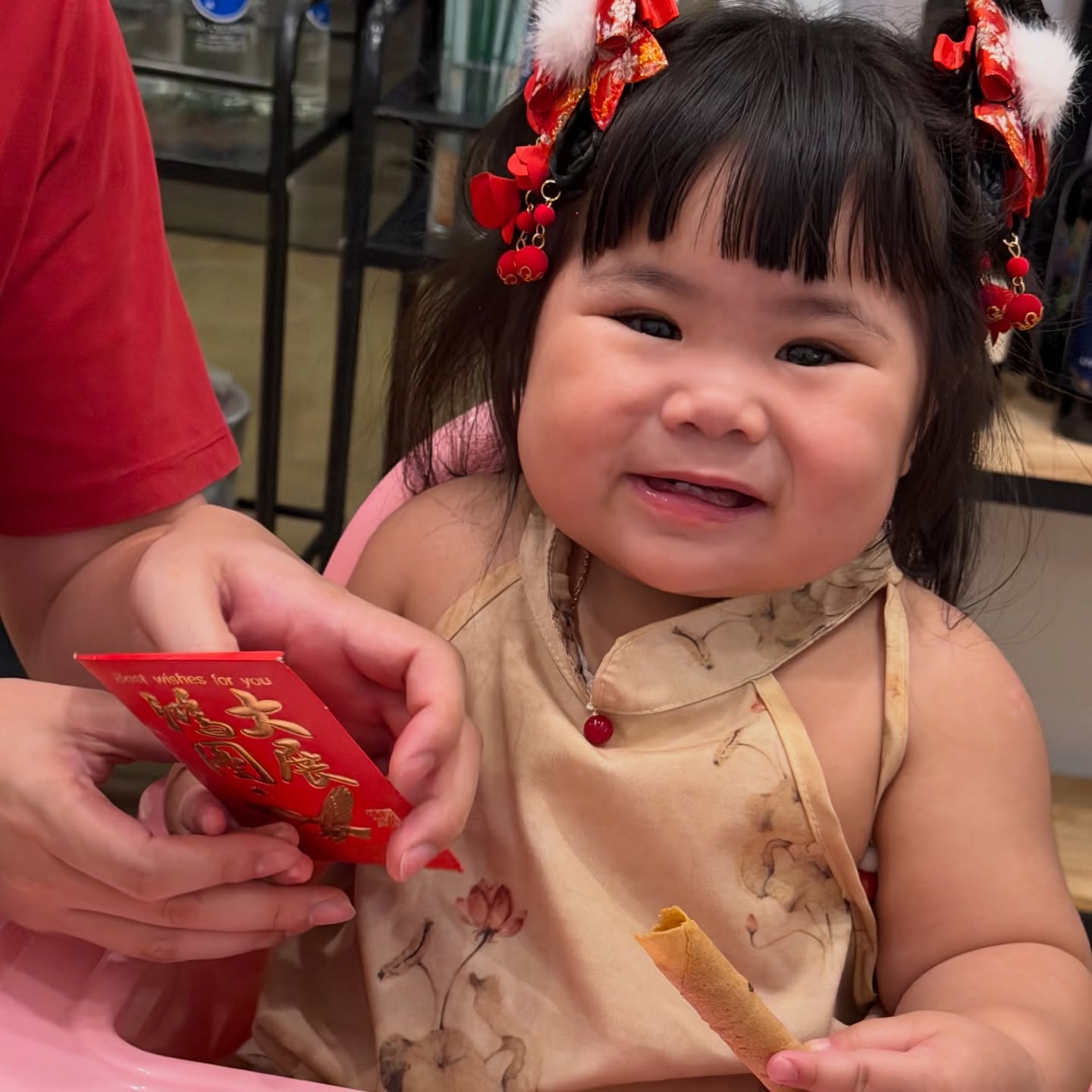 อุ้ม - อิษยา ฮอสุวรรณ