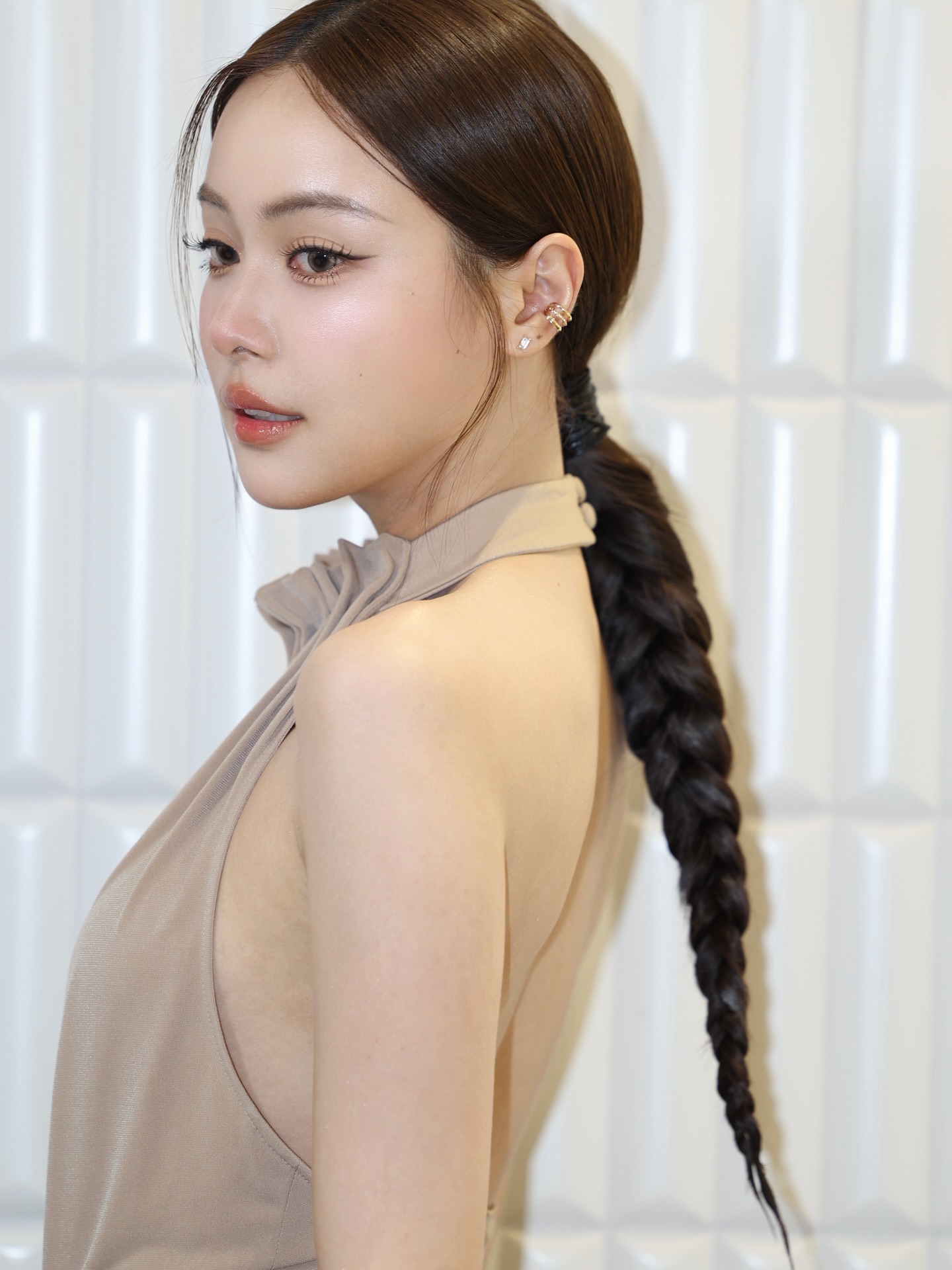 อุ้ม - อิษยา ฮอสุวรรณ