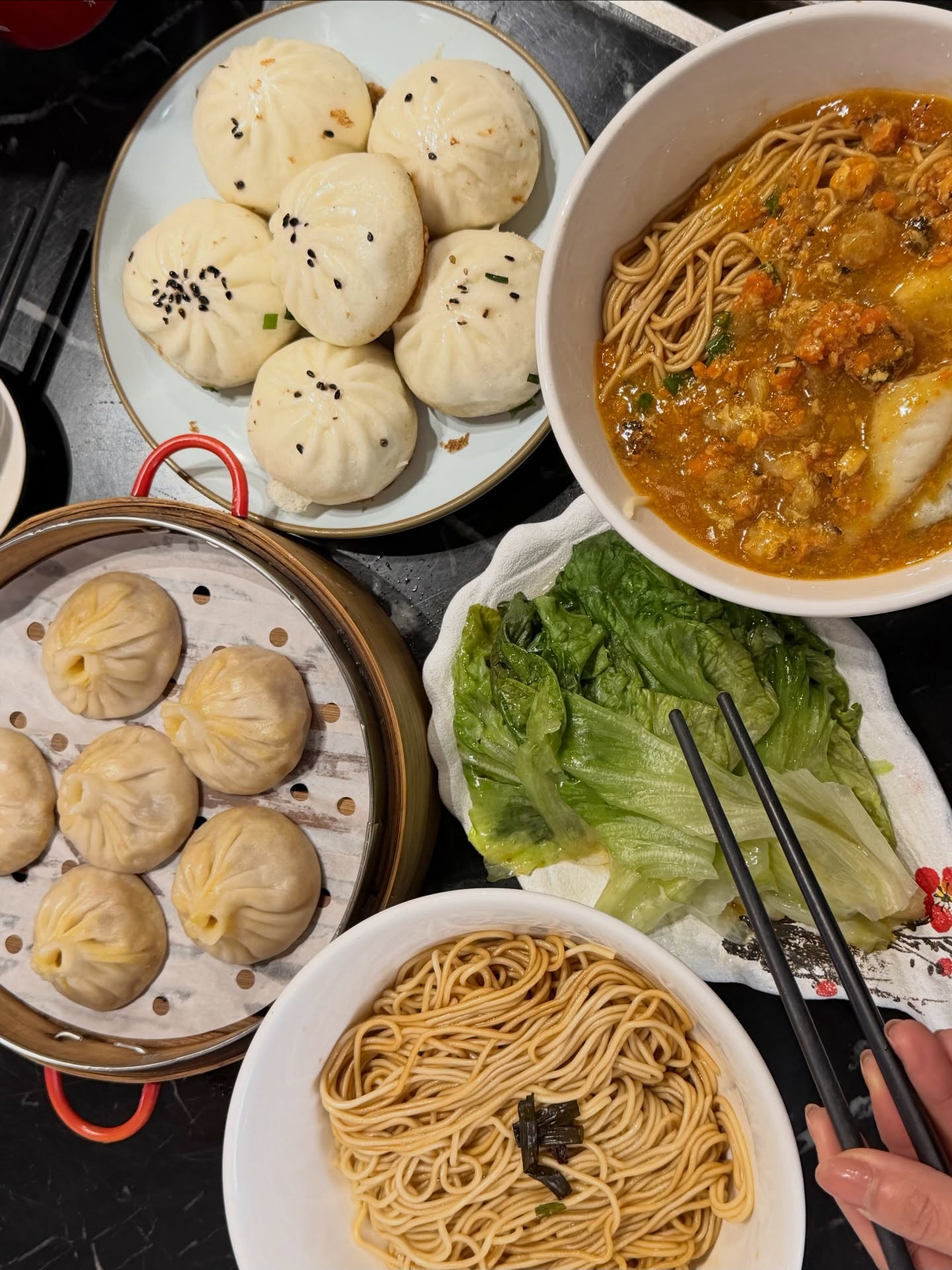 อุ้ม - อิษยา ฮอสุวรรณ