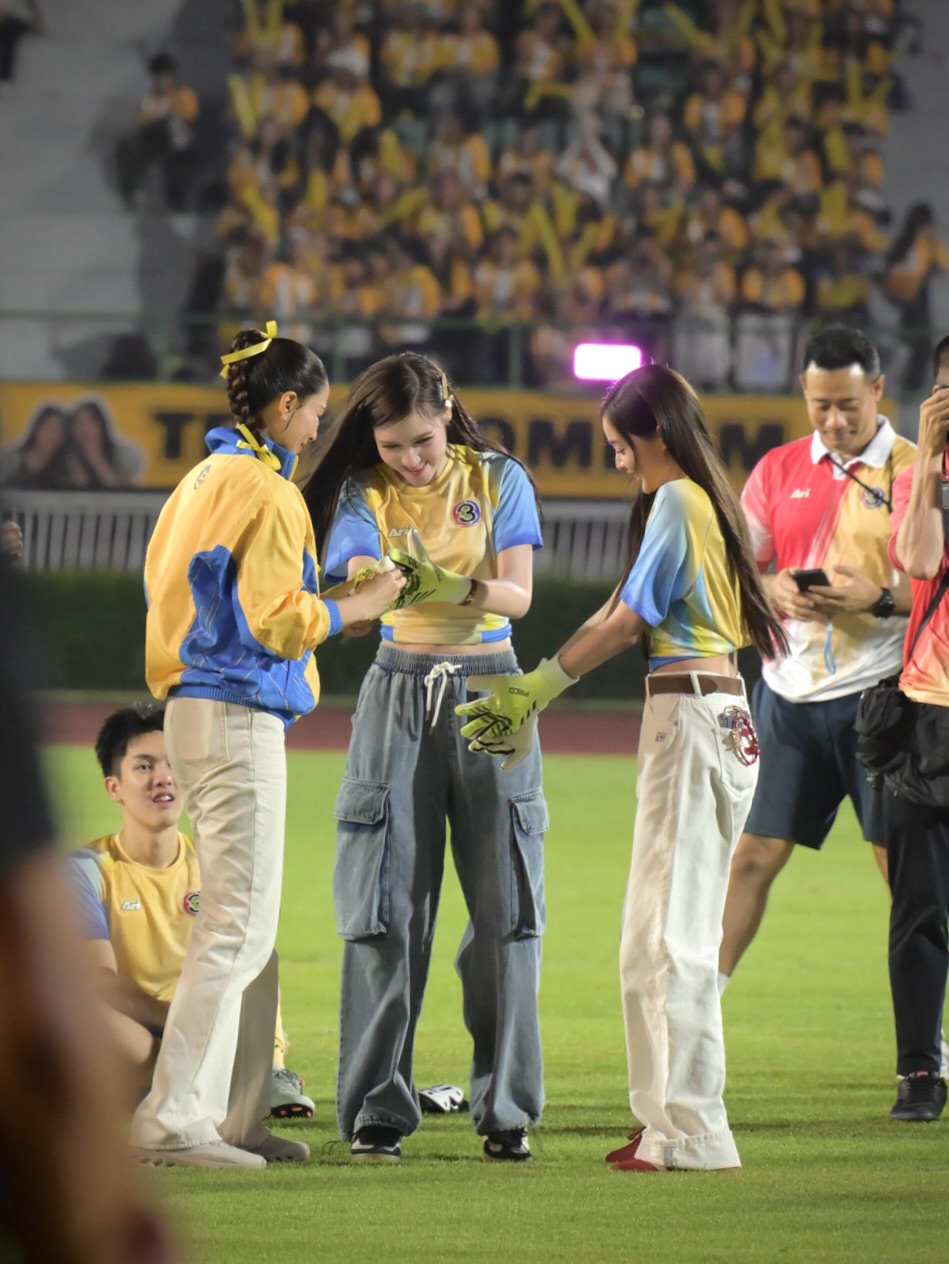 อุ้ม - อิษยา ฮอสุวรรณ