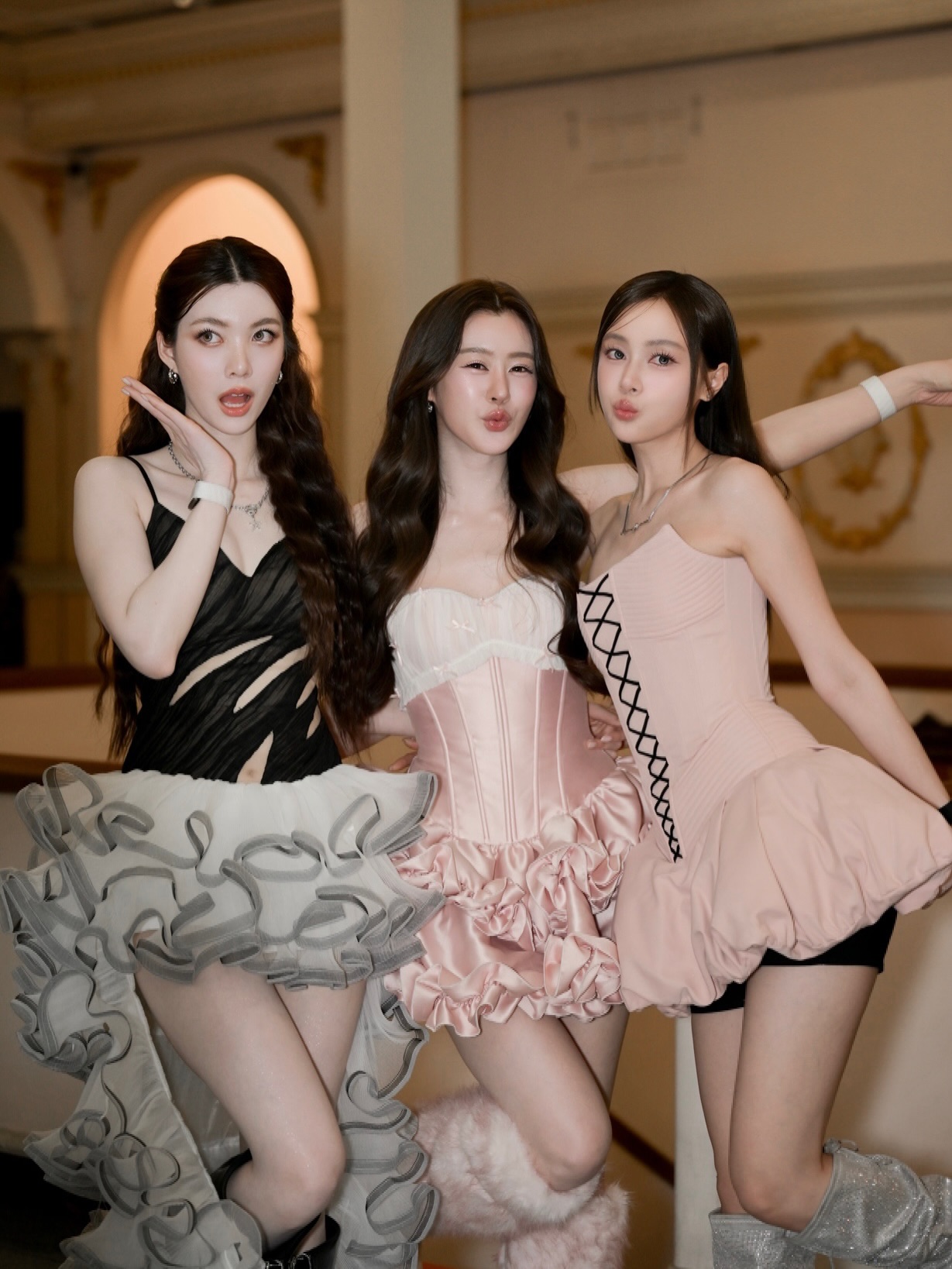 อุ้ม - อิษยา ฮอสุวรรณ